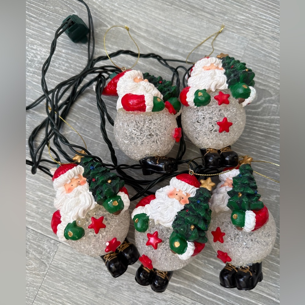 Vintage jelly Santa mini lights
5 x Santa’s